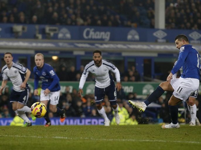 Everton's Kevin Mirallas misses his penalty kick during their English Premier League soccer match against West Bromwich Albion at Goodison Park in Liverpool, northern England January 19, 2015. REUTERS/Andrew Yates (BRITAIN - Tags: SPORT SOCCER) NO USE WITH UNAUTHORIZED AUDIO, VIDEO, DATA, FIXTURE LISTS, CLUB/LEAGUE LOGOS OR "LIVE" SERVICES. ONLINE IN-MATCH USE LIMITED TO 45 IMAGES, NO VIDEO EMULATION. NO USE IN BETTING, GAMES OR SINGLE CLUB/LEAGUE/PLAYER PUBLICATIONS. FOR EDITORIAL USE ONLY. NOT FOR SALE FOR MARKETING OR ADVERTISING CAMPAIGNS