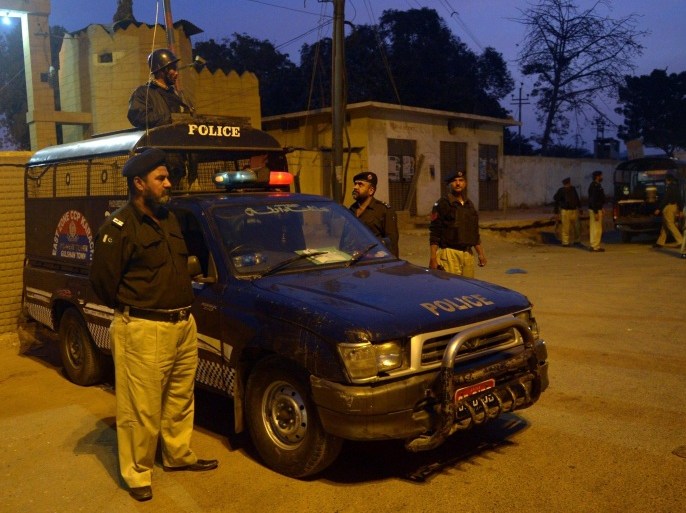 Pakistani policemen keep vigil outside the central jail in Karachi on January 13, 2015, where authorities are said to have executed a prisoner. Pakistan on January 13 hanged seven convicted militants, officials said, raising to 16 the number of executions carried out since it lifted a six-year moratorium on the death penalty in December. Prime Minister Nawaz Sharif lifted the moratorium in the aftermath of a brutal Taliban assault on a school in Peshawar that left 150 dead, including 134 children. AFP PHOTO/ Rizwan TABASSUM