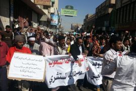متظاهرون في صنعاء يطالبون بخروج الحوثيين وبسط نفوذ الدولة على مناطق اليمن