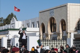 محكمة عسكرية بتونس تؤجل قضية مدون متهم بـ"الإساءة" للمؤسسة العسكرية إلى 20 يناير