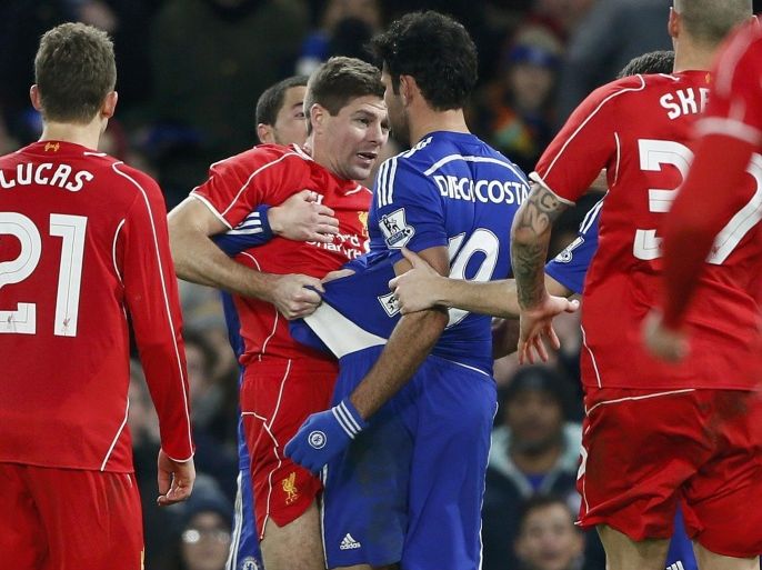 Chelsea's Diego Costa argues with Liverpool's Steven Gerrard (C) during their English League Cup semi-final second leg soccer match at Stamford Bridge in London January 27, 2015. REUTERS/Stefan Wermuth (BRITAIN - Tags: SOCCER SPORT)