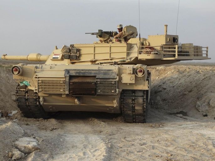 An Iraqi security forces tank is seen during an intensive security deployment against Islamic State militants in the town of Amriyat al-Falluja,in Anbar province, October 31, 2014. Picture taken October 31, 2014. REUTERS/ Stringer (IRAQ - Tags: CIVIL UNREST MILITARY)
