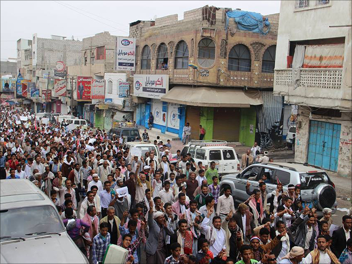 ‪مظاهرة الأسبوع الماضي بساحة التغيير بصنعاء رفضا للحوثيين‬ (الجزيرة)