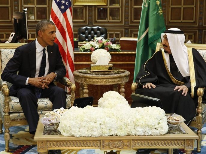 U.S. President Barack Obama (L) meets with Saudi Arabia's King Salman at Erga Palace in Riyadh January 27, 2015. Obama sought to cement ties with Saudi Arabia as he came to pay his respects on Tuesday after the death of King Abdullah, a trip that underscores the importance of a U.S.-Saudi alliance that extends beyond oil interests to regional security. REUTERS/Jim Bourg (SAUDI ARABIA - Tags: POLITICS)