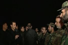الرئيس الأسد يزور حـي جوبـر في دمشق ويلتقي بعدد من أفراد الجيـش السوري