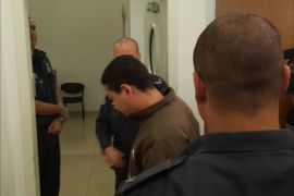 يوسف نصر الله في المحكمة الإسرائيلية بالزي البني أمس