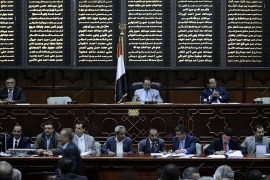 epa04533742 Members of the Yemeni Parliament attend a confidence vote, Sana?a, Yemen, 18 December 2014. According to loca reports the Yemeni Parliament voted unanimously in favour of the country?s newly-appointed government, led by Prime Minister Khaled Bahah, formed by President Abdo Rabbo Mansour Hadi following the Houthi militia takeover of the capital Sana?a in September. EPA
