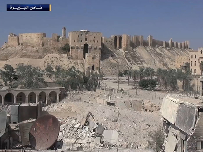 ‪مساحات واسعة في حلب القديمة تحولت إلى أنقاض‬ (الجزيرة)