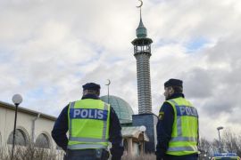 Policemen stand outside a mosque in Uppsala on January 2, 2015. The mosque suffered a firebomb attack on January 1, one of three arson attacks targeting the muslim community in Sweden since Christmas Day. AFP PHOTO / TT NEWS AGENCY / ANDERS WIKLUND +++SWEDEN OUT