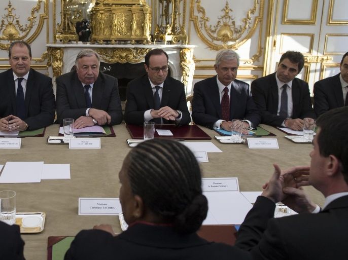 French President Francois Hollande (3rdL) holds a meeting with members of the French parliament and Senate as part of a series of crisis meetings held at the Elysee Palace in Paris January 8, 2015, the day after a shooting at the Paris offices of weekly satirical newspaper Charlie Hebdo. France began a day of mourning for the journalists and police officers shot dead on Wednesday morning by black-hooded gunmen using Kalashnikov assault rifles. REUTERS/Ian Langsdon/Pool (FRANCE - Tags: POLITICS MILITARY CRIME LAW)
