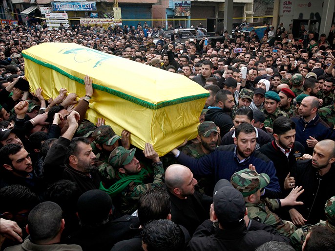 حزب الله شيع اليوم جهاد عماد مغنية الذي قتل في غارة إسرائيلية في القنيطرة في ضاحية بيروت الجنوبية في يناير 19 2015