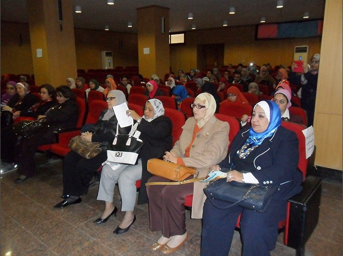 جمهور الندوة: القاهرة- مصر- فبراير 18: جانب من الجمهور الذي يتابع ندوة عن قضايا الترجمة في مصر
