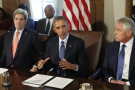 U.S. President Barack Obama meets members of his Cabinet at the White House in Washington February 3, 2015. Flanking Obama are Secretary of State John Kerry (L) and Secretary of Defense Chuck Hagel. REUTERS/Kevin Lamarque (UNITED STATES - Tags: POLITICS)