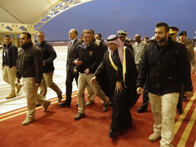 U.S. Secretary of Defense Ash Carter (center L) is greeted by Kuwait's Defense Minister Sheikh Khalid al-Jarrah al-Sabah (center R) as Carter arrives at Kuwait City International Airport February 22, 2015. REUTERS/Jonathan Ernst (KUWAIT - Tags: POLITICS MILITARY)