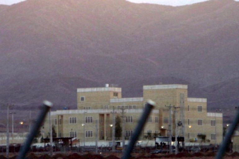 (FILE) A file photograph dated 18 November 2005 shows the nuclear enrichment plant of Natanz in central Iran. Media reports state on 12 January 2014 that an agreement to freeze Iran's nuclear programme will come into force on 20 January 2014. EPA/ABEDIN TAHERKENAREH *** Local Caption *** 50721061