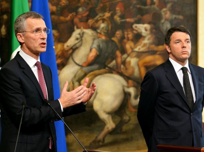 NATO Secretary General Jens Stoltenberg (L) gives a joint press conference with Italy's Prime Minister Matteo Renzi (R) at the Chigi Palace in Rome on February 26, 2015. AFP PHOTO / VINCENZO PINTO