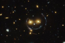 صورة لعنقود مجرات على شكل وجه مبتسم (المصدر ناسا