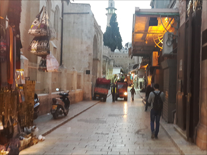 القدس تواجه أزمة عميقة وتجارها يهجرون محالهم بسبب الإفلاس (الجزيرة)