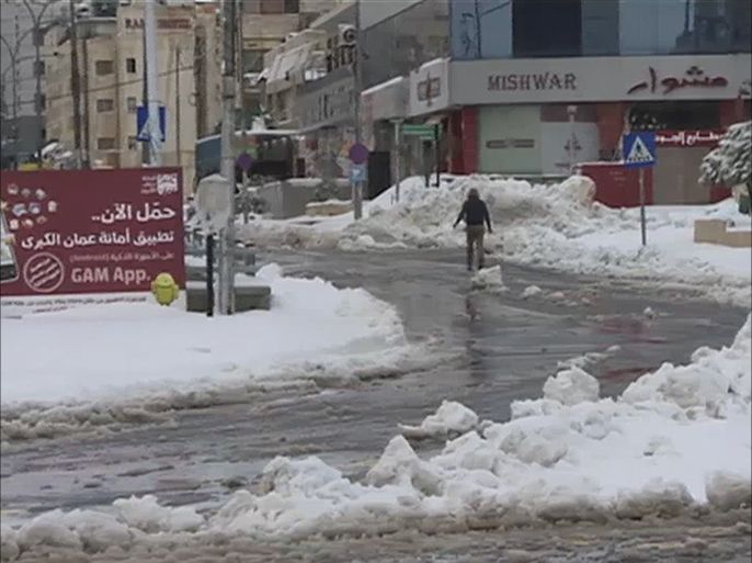 إغلاق عدد من الطرق بالأردن بسبب الثلوج