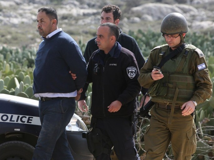Israeli security forces detain a Palestinian demonstrator during a protest against Israel's settlement expansion, on February 9, 2015 outside the Israeli settlement of Ofra, near the West Bank city of Ramallah. According to the Israeli press, the country is preparing major expansions of the settlements of Kedumim, Vered Yericho, Neveh Tzuf and Emanuel. AFP PHOTO/ABBAS MOMANI