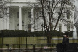 Uniformed U.S. Secret Service officers are pictured on the north side of the White House in Washington January 26, 2015. The U.S. Secret Service recovered a small drone known as a "quad copter" on the south east grounds of the White House early on Monday, but there was no immediate danger from the incident, the White House said. REUTERS/Gary Cameron (UNITED STATES - Tags: POLITICS)