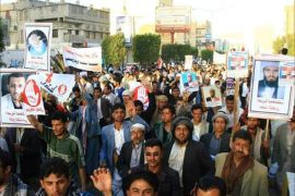 أدباءُ اليمن.. يواجهونَ الأزمةَ بالأدب الساخر