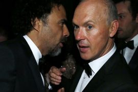 Mexican Director Alejandro G. Inarritu winner of three Oscars for for his film "Birdman" speaks with the film's star Michael Keaton at the Governors Ball at the 87th Academy Awards in Hollywood, California February 22, 2015 REUTERS/Mario Anzuoni (UNITED STATES - Tags: ENTERTAINMENT) (OSCARS-PARTIES)