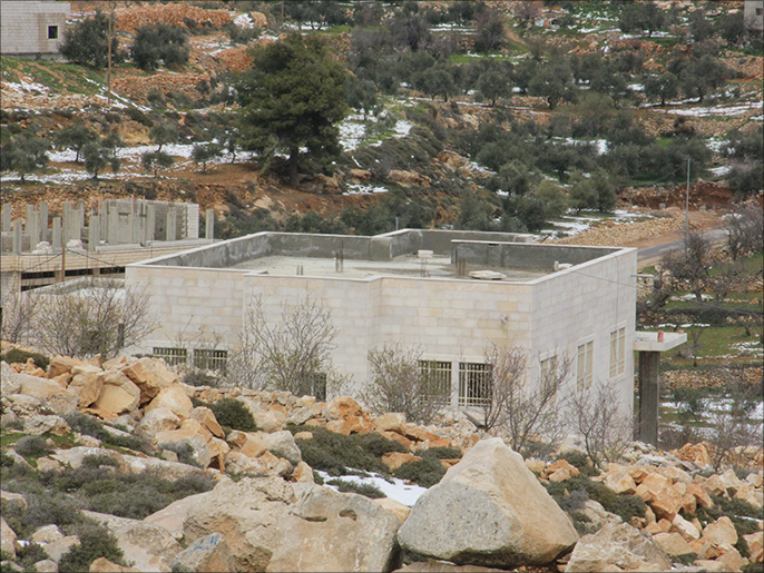 ‪مسجد بلدة الشيوخ الذي أخطرت البلدة بقرار مصادرته وهدمه‬ (الجزيرة نت)