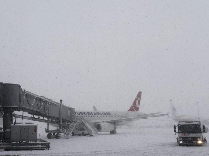 Planes stand on a parking area at Ataturk Airport during a snowy day in Istanbul, Turkey, 18 February 2015. Due to the winter weather conditions in Istanbul, all flights from the city's airport had to be cancelled.