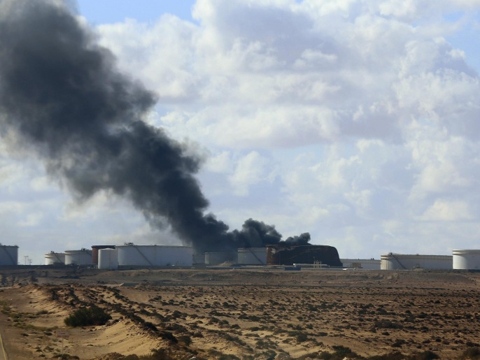 المسلحون استهدفوا عددا من حقول النفط في ليبيا في الآونة الأخيرة (رويترز-أرشيف)