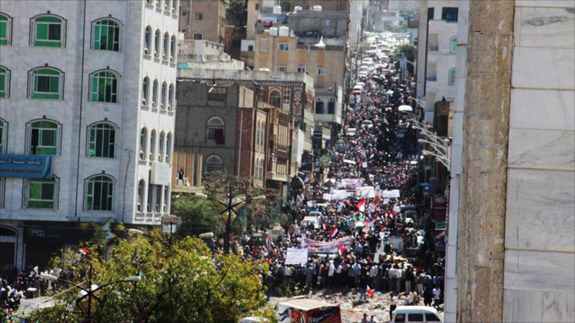 مسيرة شباب الثورة في تعز الرافضة لانقلاب الحوثي