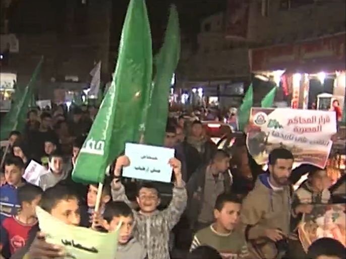 مسيرات لحماس في شمال ووسط قطاع غزة تندد بحكم قضائي مصري باعتبار الحركة "منظمة إرهابية".