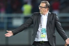 Tunisia's coach Georges Leekens reacts during the 2015 African Cup of Nations quarter-final football match between Equatorial Guinea and Tunisia in Bata on January 31, 2015. AFP PHOTO / CARL DE SOUZA