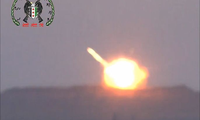 تدمير دبابة تي72 بصاروخ تاو على جبهة المياسات بسوريا