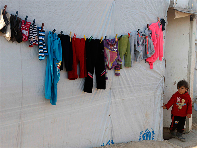 ‪الأطفال في المخيمات يعانون الفقر والجوع وغياب الرعاية الصحية‬ (الجزيرة نت)