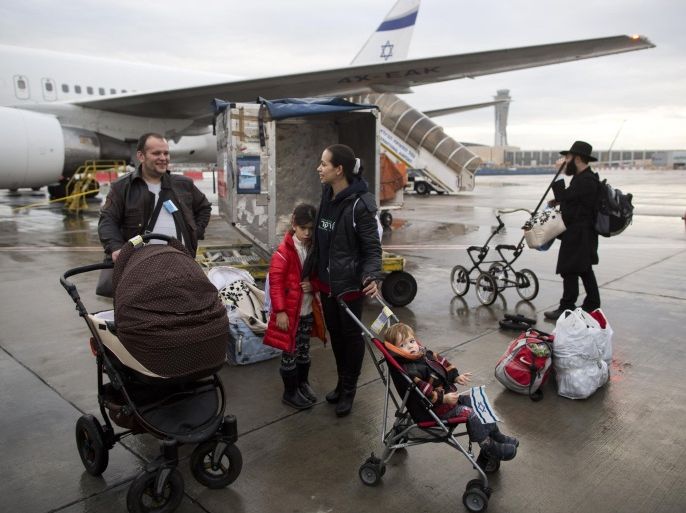 Jewish immigrants from Ukraine arrive at the Ben-Gurion International Airport near Tel Aviv, Israel, Monday, Dec. 22, 2014. More than 400 new immigrants from Ukraine are expected to arrive in Israel this week, including dozens of families fleeing the war-torn eastern part of the country. (AP Photo/Oded Balilty)