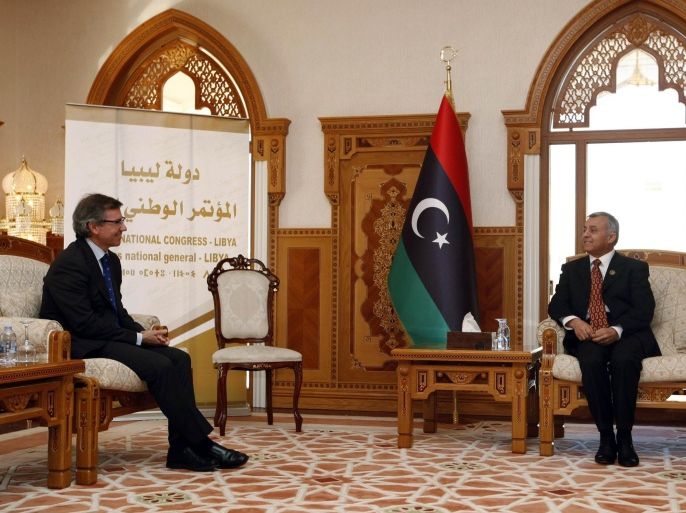Nouri Abusahmain (R), head of Libya's General National Congress (GNC), meets with U.N. Special Representative Bernardino Leon at the GNC headquarters in Tripoli February 2, 2015. REUTERS/Ismail Zitouny (LIBYA - Tags: POLITICS CIVIL UNREST)