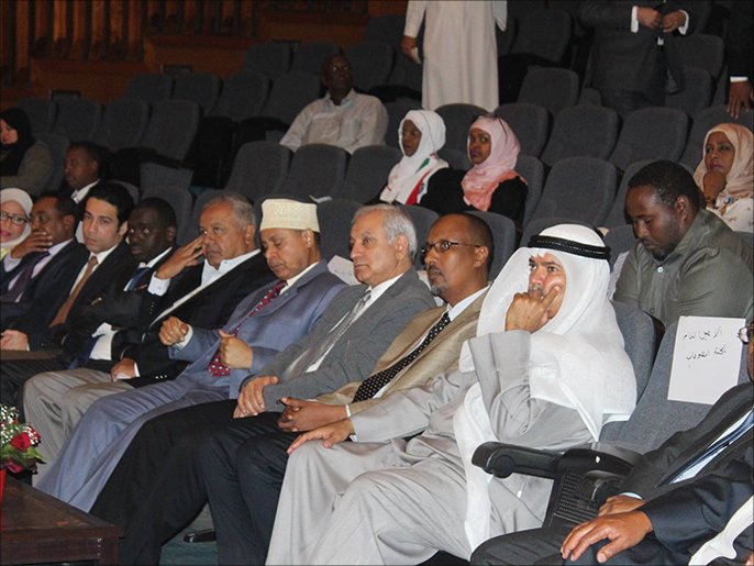 ‪سفراء وشخصيات كويتية وصومالية رسمية شاركت في حفل الافتتاح‬ (الجزيرة)