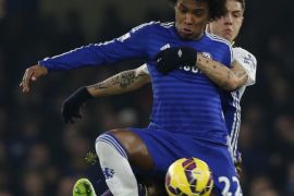 Chelsea's Willian, foreground, is challenged by Everton’s Muhamed Besic for the ball during their English Premier League soccer match between Chelsea and Everton at Stamford Bridge stadium in London, Wednesday, Feb. 11, 2015. (AP Photo/Alastair Grant)