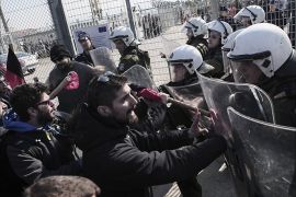 Protesters clash with riot police at the detention camp for immigrants in the Amygdaleza suburb, near Athens on February 21, 2015. About 300 people gathered outside the detention camp to protest in favour of closing down detention centres for immigrants in Greece. AFP PHOTO / Angelos Tzortzinis