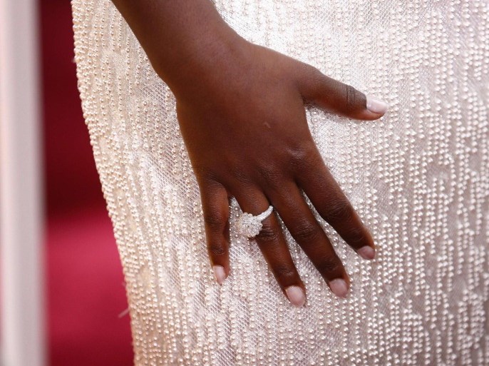 Actress Lupita Nyong'o wears a Calvin Klein gown and Chopard diamonds as she arrives at the 87th Academy Awards in Hollywood, California in this February 22, 2015 file photo. The $150,000 pearl-studded, custom-made Calvin Klein dress worn by Oscar-winning actress Lupita Nyong'o at this year's Academy Awards has been stolen, police said on February 26, 2015. REUTERS/Lucas Jackson/Files (UNITED STATES - Tags: ENTERTAINMENT CRIME LAW)