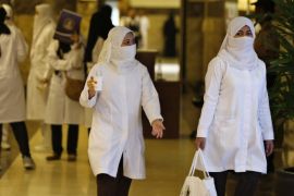 Nurses walk in the emergency department at Al-Noor Specialist Hospital in Mecca September 30, 2014. According to hospital director Dr. Mohammad bin Omar, the hospital did not record any cases of pilgrims bearing the MERS coronavirus or Ebola virus entering Mecca for the Haj season, and that most of the cases referred to the hospital were of elderly patients with common ailments. REUTERS/ Muhammad Hamed (SAUDI ARABIA - Tags: RELIGION HEALTH)