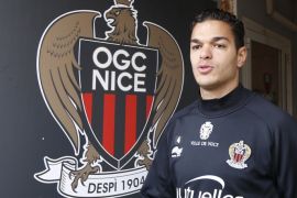 Nice's new midfielder Hatem Ben Arfa arrives for a training session with the Fench L1 football club on February 3, 2015 in the southeastern French city of Nice. AFP PHOTO / VALERY HACHE