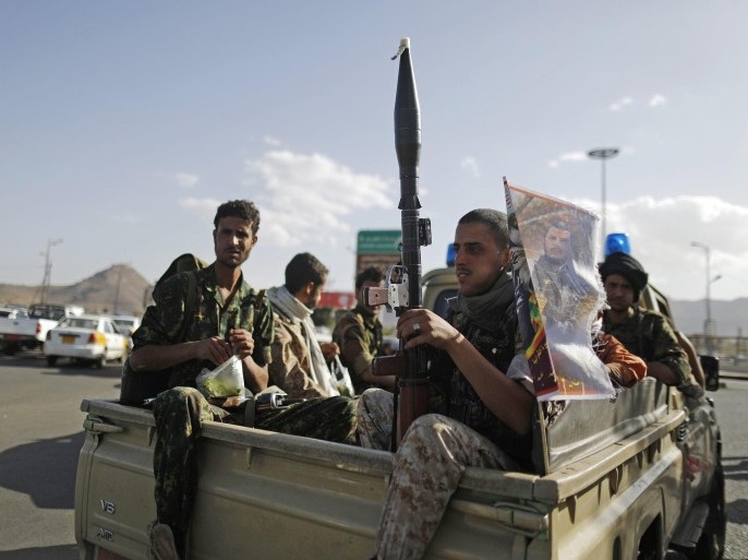 Houthi fighters holding weapons ride on the back of a patrol truck in Sanaa March 6, 2015. Yemen has plunged deeper into turmoil since the Iranian-backed Shi'ite Muslim Houthi group seized control of the capital in September last year. REUTERS/Khaled Abdullah (YEMEN - Tags: POLITICS CIVIL UNREST CONFLICT)