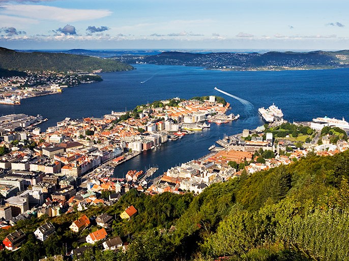 صورة لمدينة بيرغن - Bergen harbour viewed from Mt. Floyen - الموسوعة