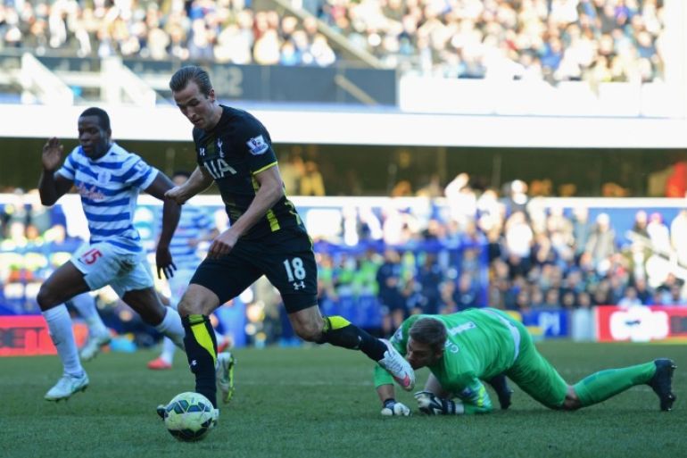 LONDON, ENGLAND - MARCH 07: Harry Kane of Spurs beats goalkeeper Robert Green of QPR (R) as he scores their second goal during the Barclays Premier League match between Queens Park Rangers and Tottenham Hotspur at Loftus Road on March 7, 2015 in London, England.