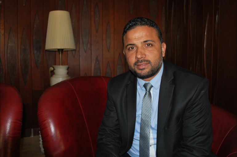 المحامي التونسي سيف الدين مخلوف (مارس/اذار 2015 في احد نزل العاصمة تونس)
