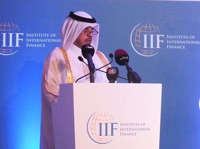 رئيس الوزراء القطري متحدثا خلال الجلسة الافتتاحية لمؤتمر معهد التمويل الدولي بالدوحة