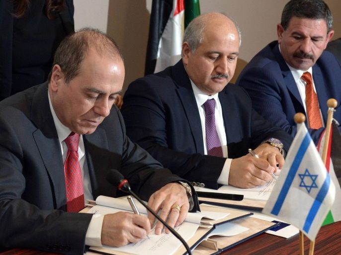 A handout photo provided by the Government Press Office (GPO) on 26 February 2015 of Silvan Shalom (L), Israel's Minister of Energy and Water, and Hazem Nasser (2-L), Jordan's Minister of Water and Irrigation and Minister of Agriculture signing a bilateral agreement on the Jordanian Dead Sea, 26 February 2015, to establish a sea canal that will link the Red Sea and the Dead Sea, in order to provide water to the world's lowest area and dob of water, and save the shrinking Dead Sea. Others are not identified. EPA/HAIM ZACK/HANDOUT