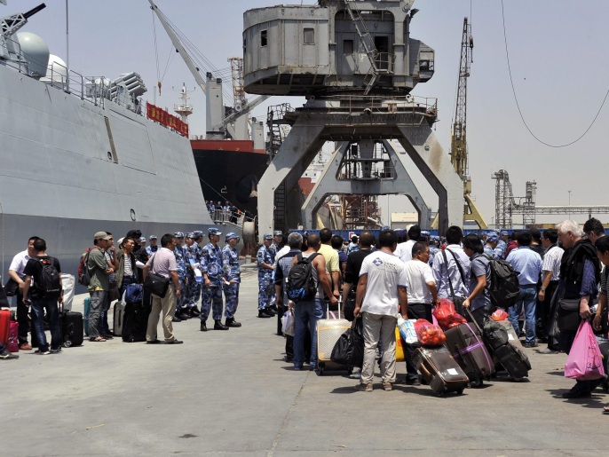 صينيون ينتظرون إجلاءهم بميناء الحديدة اليمني على البحر الأحمر (الأوروبية)